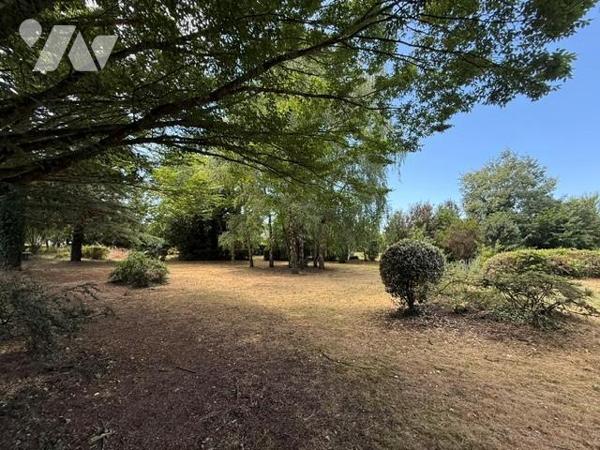 MARTIGNE-BRIAND MAISON D'ARCHITECTE 7 CH AVEC GRAND JARDIN PAYSAGER