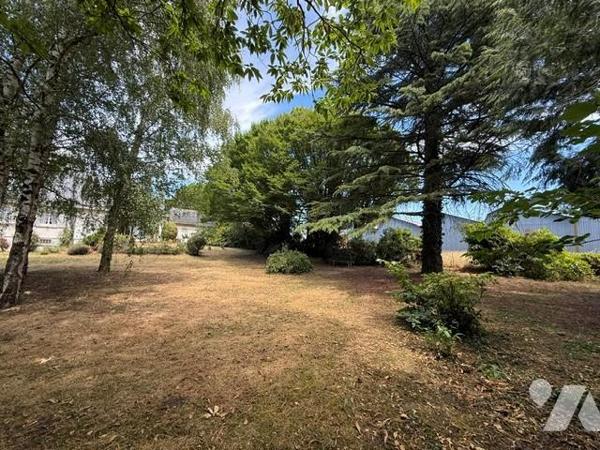 MARTIGNE-BRIAND MAISON D'ARCHITECTE 7 CH AVEC GRAND JARDIN PAYSAGER