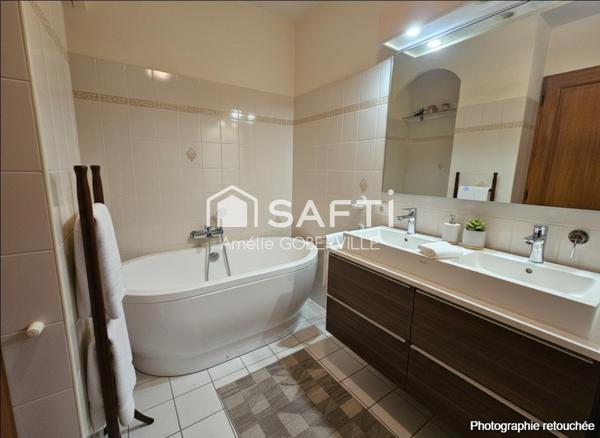 Maison de 157 m² pleine de charme dans un cadre verdoyant et paisible à Léognan - 4 chambres - Grande pièce de vie - Sous sol de plus de  100m²