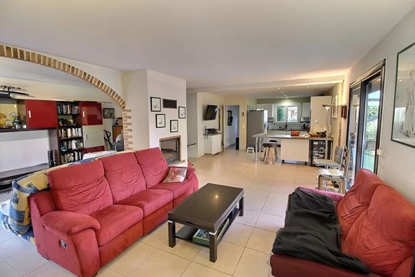 À VENDRE SAINT-NAZAIRE VILLA 3 FACES DE 108 m2 SUR TERRAIN AVEC PISCINE DE 358 m2