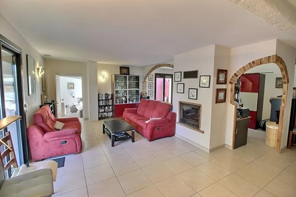 À VENDRE SAINT-NAZAIRE VILLA 3 FACES DE 108 m2 SUR TERRAIN AVEC PISCINE DE 358 m2