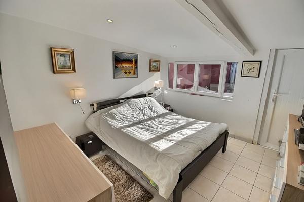 À VENDRE SAINT-NAZAIRE VILLA 3 FACES DE 108 m2 SUR TERRAIN AVEC PISCINE DE 358 m2