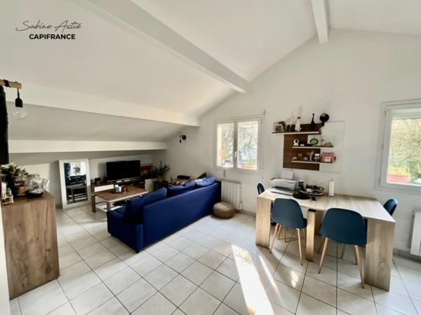 Gleizé - T2+ atypique 64 m² au sol – Dernier étage – Esprit maison avec parking