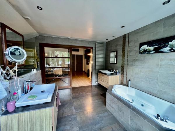 Maison à Paron, 89100 - 9 pièces 367m²