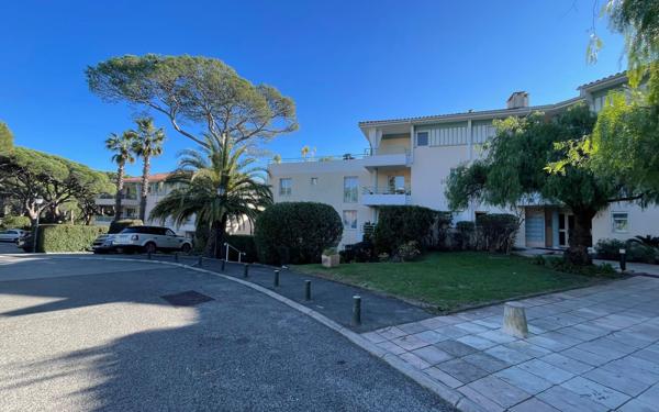 Appartement à vendre    2 pièces • 44,93 m2 Saint-Raphaël