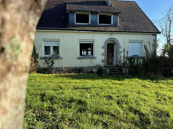 Maison de caractère à rénover -130m² Grand terrain Plomelin