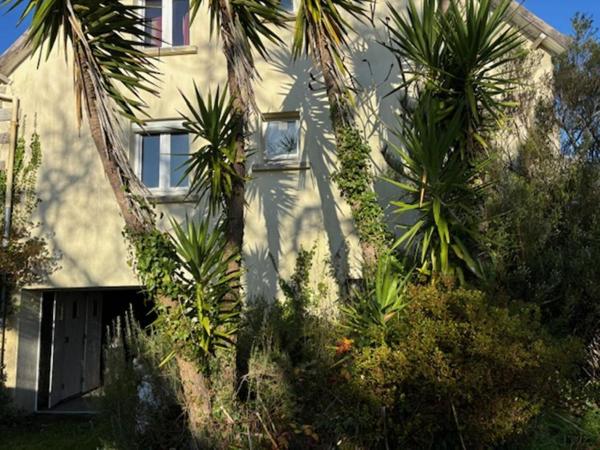 Maison de caractère à rénover -130m² Grand terrain Plomelin
