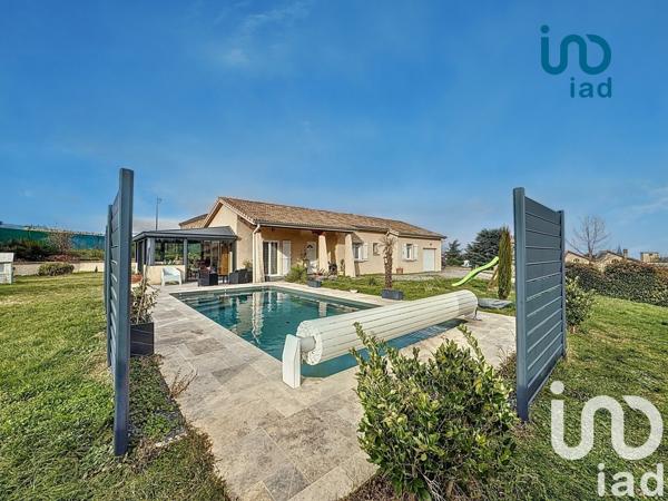 Maison traditionnelle 6 pièces de 115 m² à Lupé (42520)