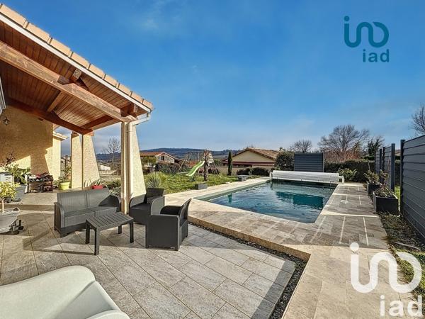 Maison traditionnelle 6 pièces de 115 m² à Lupé (42520)