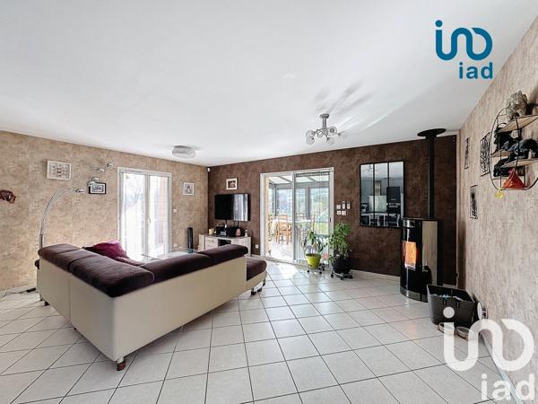 Maison traditionnelle 6 pièces de 115 m² à Lupé (42520)