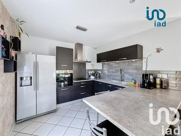 Maison traditionnelle 6 pièces de 115 m² à Lupé (42520)