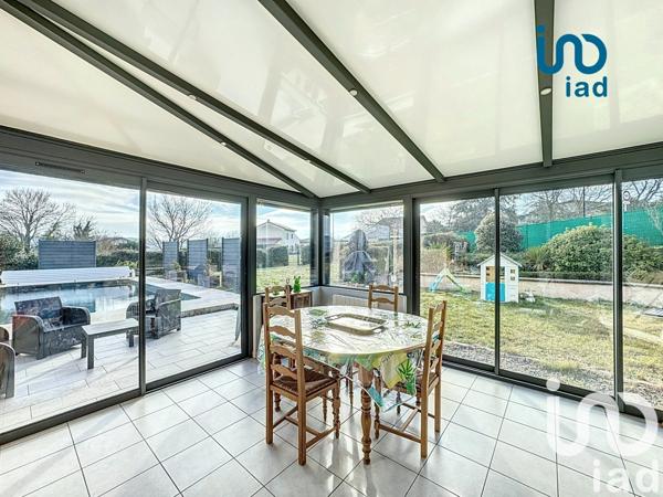 Maison traditionnelle 6 pièces de 115 m² à Lupé (42520)