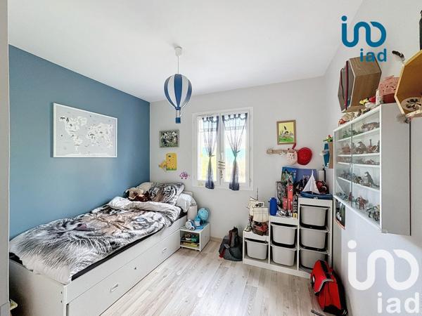 Maison traditionnelle 6 pièces de 115 m² à Lupé (42520)