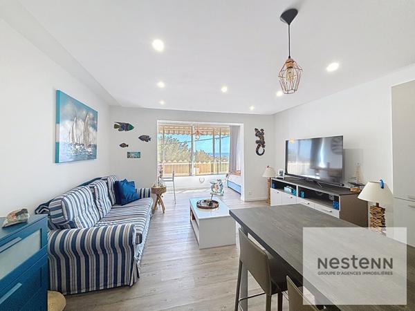 Appartement Bandol de 2 pièces de 49.80 m² avec vue mer en dernier étage avecc parking privé