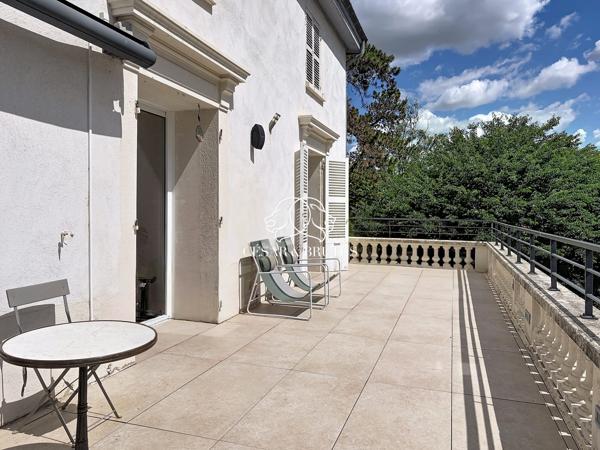 Magnifique Appartement climatisé et sa dépendance totalisant 128m2 au sol au coeur de Collonges au Mont d’Or