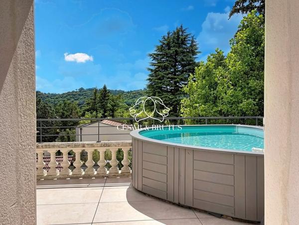 Magnifique Appartement climatisé et sa dépendance totalisant 128m2 au sol au coeur de Collonges au Mont d’Or