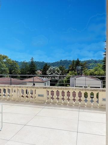 Magnifique Appartement climatisé et sa dépendance totalisant 128m2 au sol au coeur de Collonges au Mont d’Or