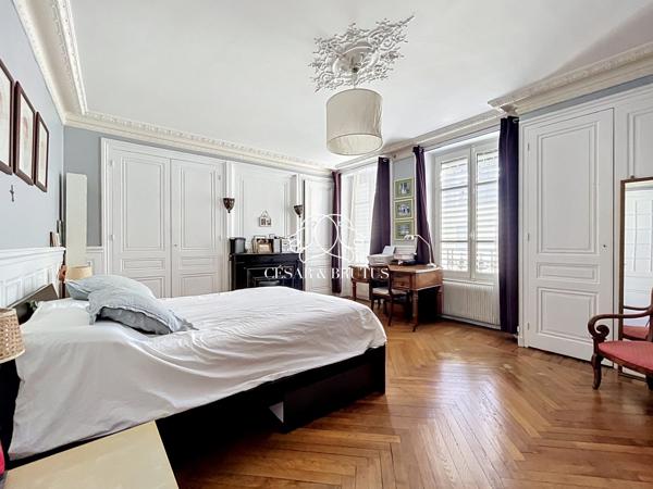 APPARTEMENT FAMILIAL PROCHE PREFECTURE AVEC GRENIER, CAVE ET PARKING