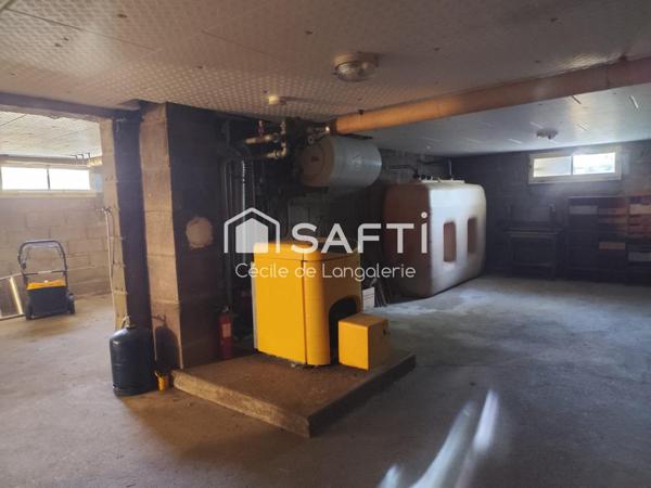 MAISON D'ARCHITECTE - BON ETAT GENERAL - PARC CLOS