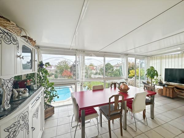 Maison  en Pierre Pauillac 6 pièce(s) 150 m2 , 3 chambres, piscine, garage , climatisation, panneaux solaire , cave