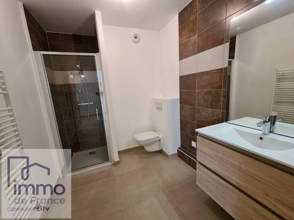 GRENOBLE, secteur préfecture, hôtel de ville. 12 rue Jean Bocq. Appartement T2 de 39,30 m² situé au 5ème étage.