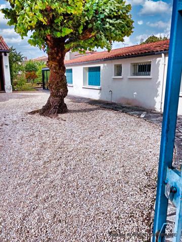 Maison à vendre SURGERES même (17) 160 m² habitable-terrain de 712 m²