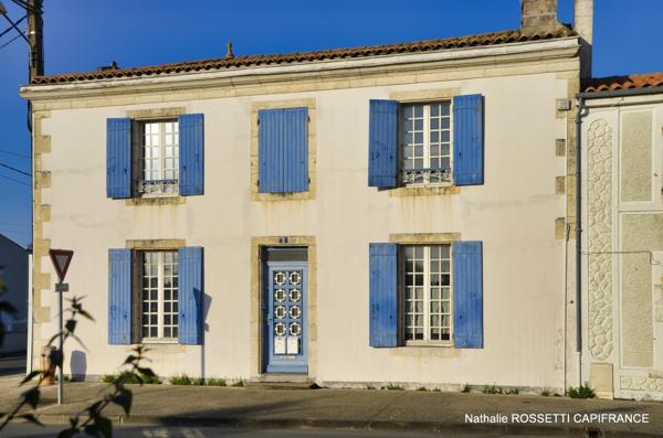 Maison à vendre SURGERES même (17) 160 m² habitable-terrain de 712 m²