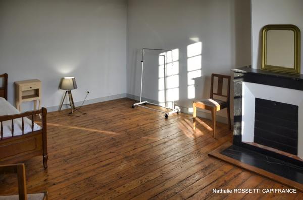 Maison à vendre SURGERES même (17) 160 m² habitable-terrain de 712 m²