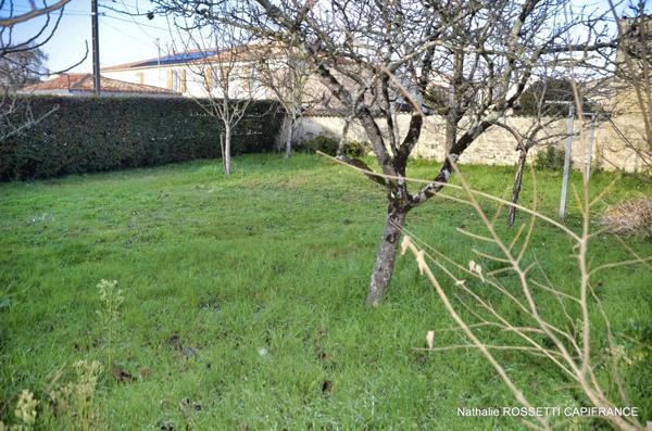 Maison à vendre SURGERES même (17) 160 m² habitable-terrain de 712 m²
