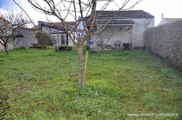 Maison à vendre SURGERES même (17) 160 m² habitable-terrain de 712 m²