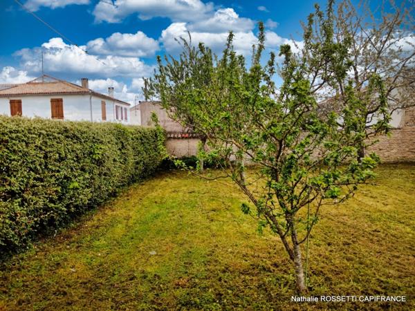 Maison à vendre SURGERES même (17) 160 m² habitable-terrain de 712 m²