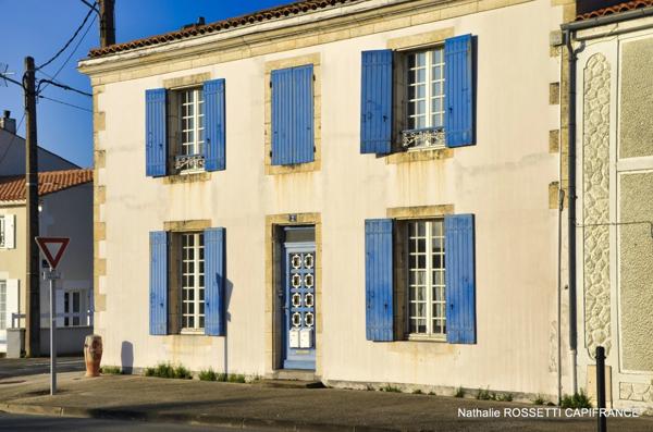 Maison à vendre SURGERES même (17) 160 m² habitable-terrain de 712 m²