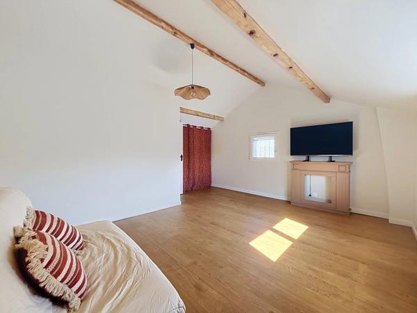 Vente                                                      Maison
                        
                     6 pièces                      140 m2                     à Brunoy
