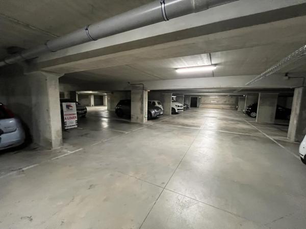 Pk COUVERT n°48 R-1 - LOCATION PARKING ONET