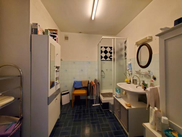 Appartement T3+1 sous combles, 100m2 carrez, à rénover proche de toutes commodités