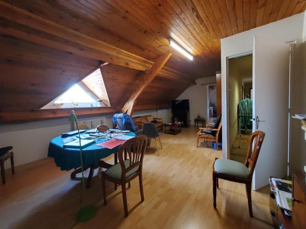 Appartement T3+1 sous combles, 100m2 carrez, à rénover proche de toutes commodités