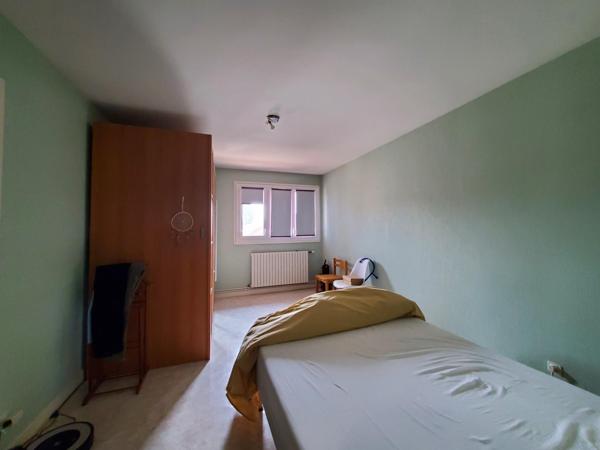 Appartement T3+1 sous combles, 100m2 carrez, à rénover proche de toutes commodités