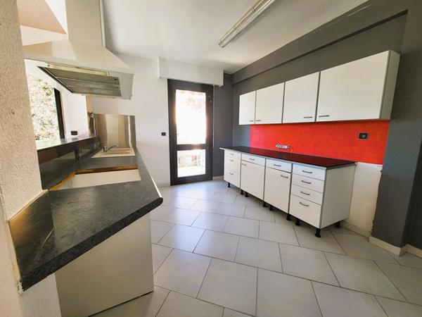 Maison 2 Appartements / Garages / Caves / Atelier / Jardin