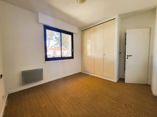 Maison 2 Appartements / Garages / Caves / Atelier / Jardin