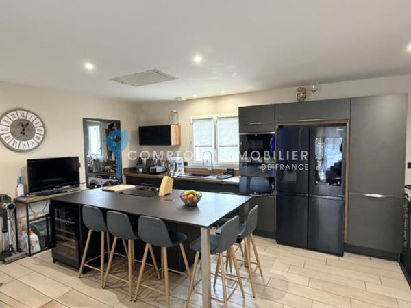 Villa
                                                                                                                                                                                                                                                                                                                        5 pièce(s)                                                                                                                                                                                                          3 chambre(s)                                                                                                                                                                                                          103  m²