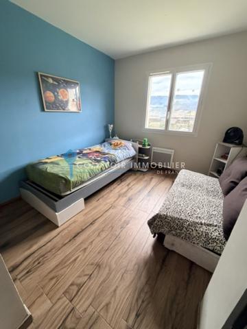Villa
                                                                                                                                                                                                                                                                                                                        5 pièce(s)                                                                                                                                                                                                          3 chambre(s)                                                                                                                                                                                                          103  m²