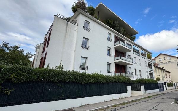 Appartement à vendre    3 pièces •  Lyon 8
