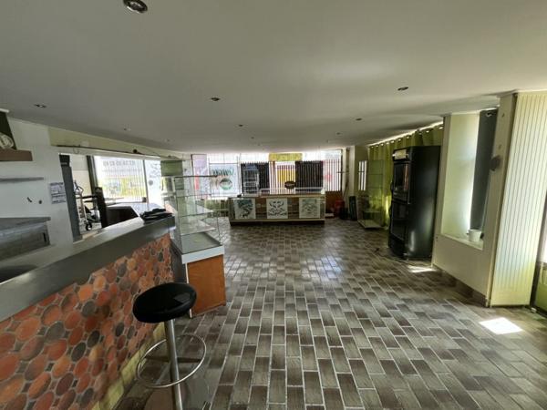 Immeuble à vendre |  Descartes |  219 m²