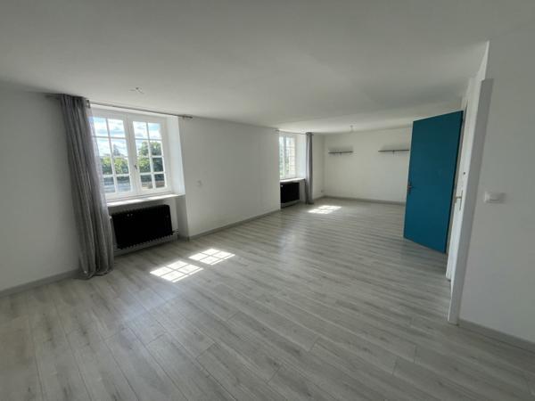 Immeuble à vendre |  Descartes |  219 m²