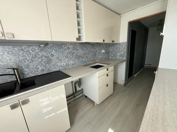 Immeuble à vendre |  Descartes |  219 m²