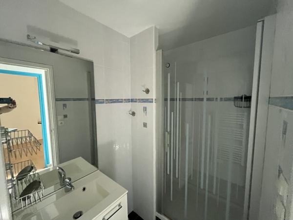 Immeuble à vendre |  Descartes |  219 m²