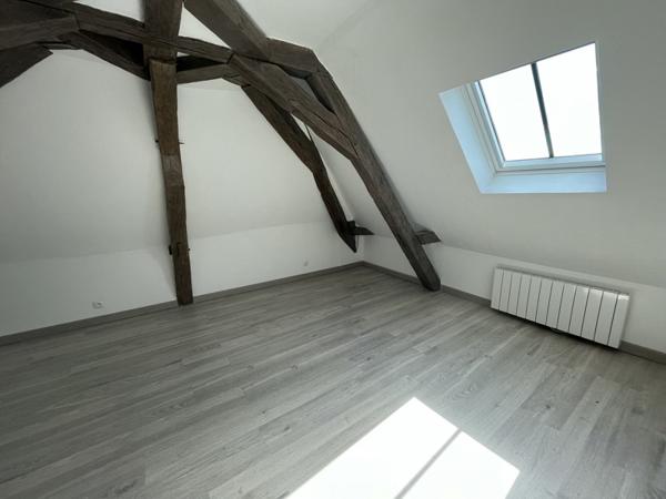 Immeuble à vendre |  Descartes |  219 m²