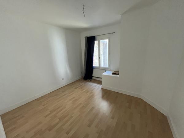 Immeuble à vendre |  Descartes |  219 m²
