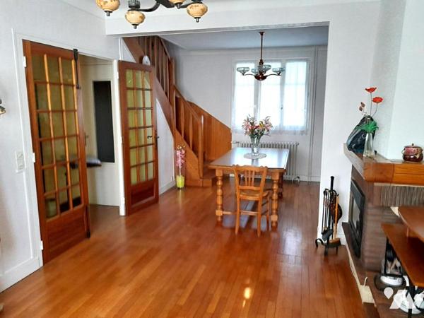 FLEURY LES AUBRAIS - MAISON INDEPENDANTE - 4 PIECES PRINCIPALES  (84,66 m²) BON ETAT - ASCENSEUR