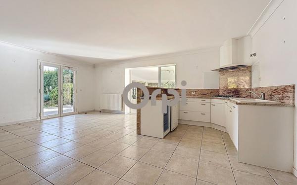 Appartement à vendre    4 pièces • 126 m2 Fréjus